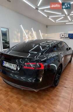 Лифтбек Tesla Model S 2014 в 