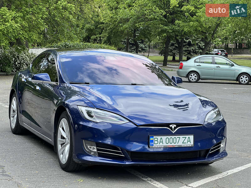 Ліфтбек Tesla Model S 2017 в Дніпрі