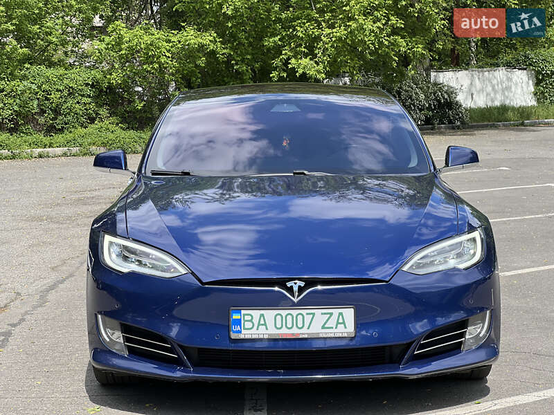 Ліфтбек Tesla Model S 2017 в Дніпрі