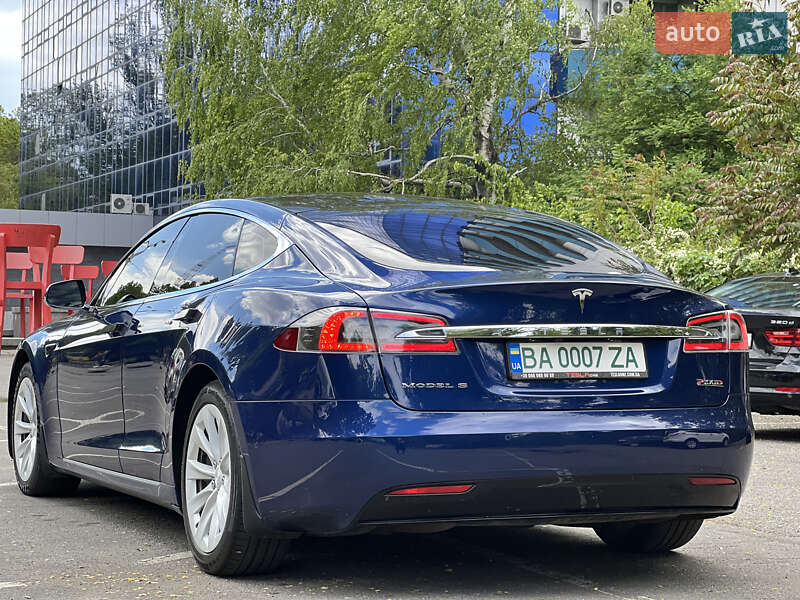 Ліфтбек Tesla Model S 2017 в Дніпрі