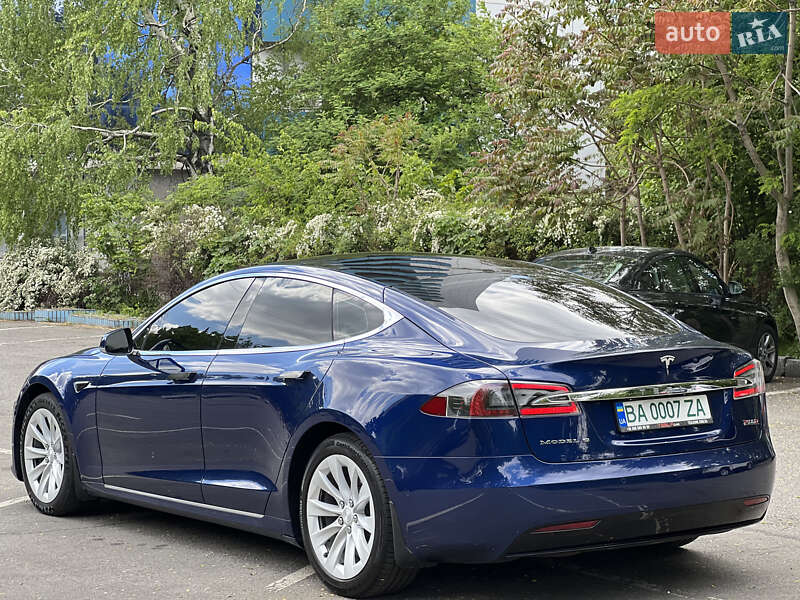Ліфтбек Tesla Model S 2017 в Дніпрі