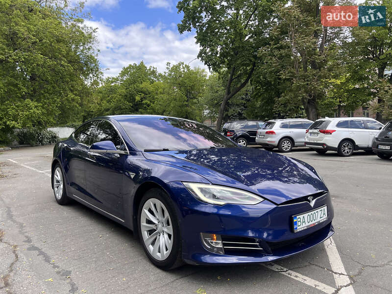 Ліфтбек Tesla Model S 2017 в Дніпрі