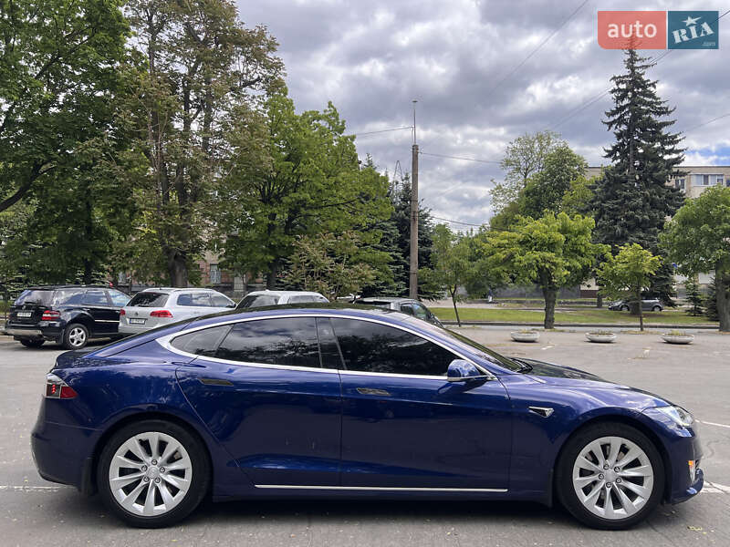 Ліфтбек Tesla Model S 2017 в Дніпрі