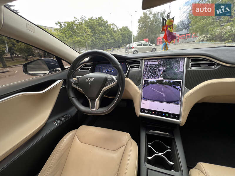 Ліфтбек Tesla Model S 2017 в Дніпрі