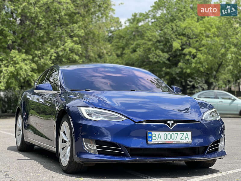 Ліфтбек Tesla Model S 2017 в Дніпрі