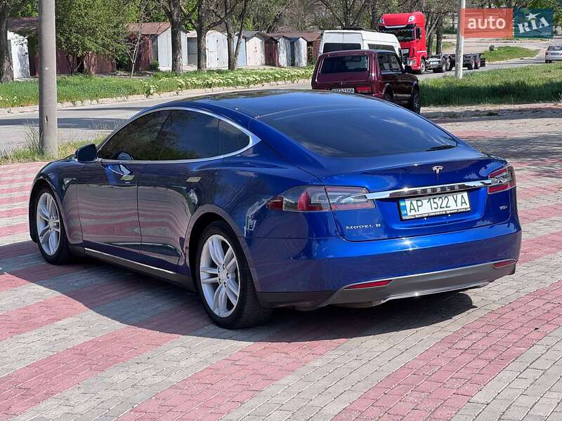 Лифтбек Tesla Model S 2016 в Запорожье