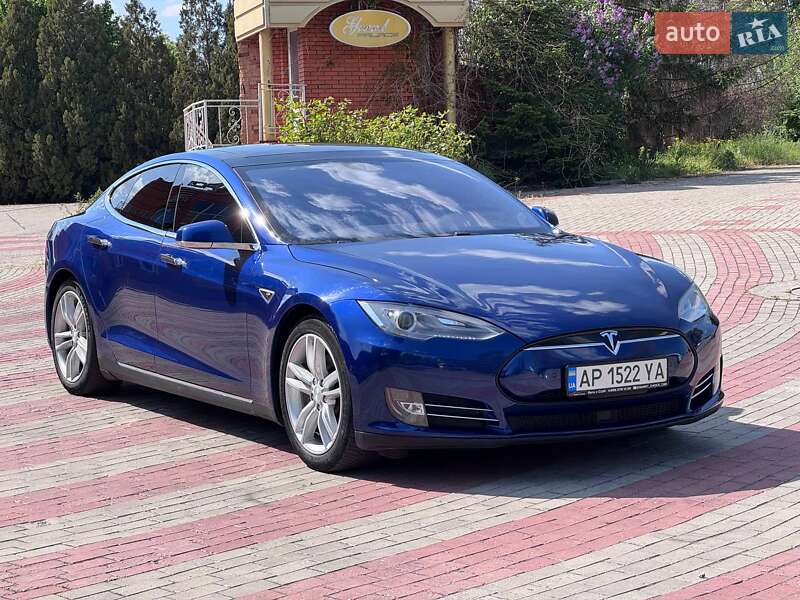 Лифтбек Tesla Model S 2016 в Запорожье