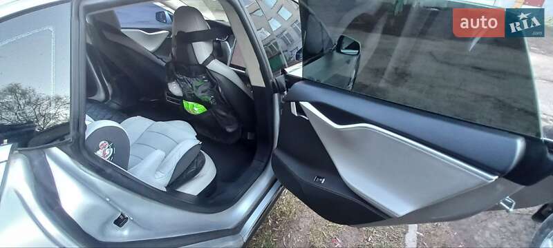 Лифтбек Tesla Model S 2015 в Львове