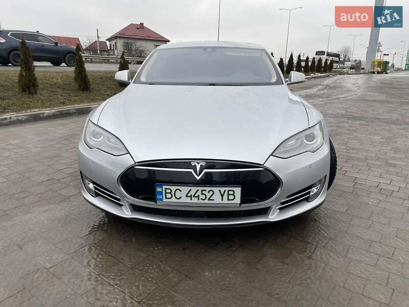 Лифтбек Tesla Model S 2015 в Львове