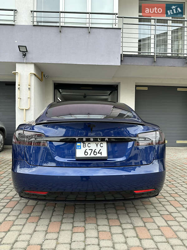 Лифтбек Tesla Model S 2016 в Львове