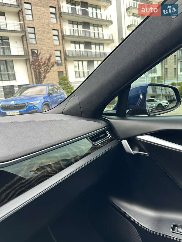 Лифтбек Tesla Model S 2016 в Львове
