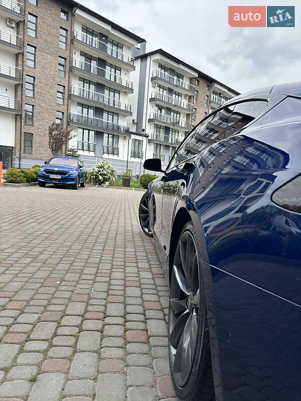 Лифтбек Tesla Model S 2016 в Львове
