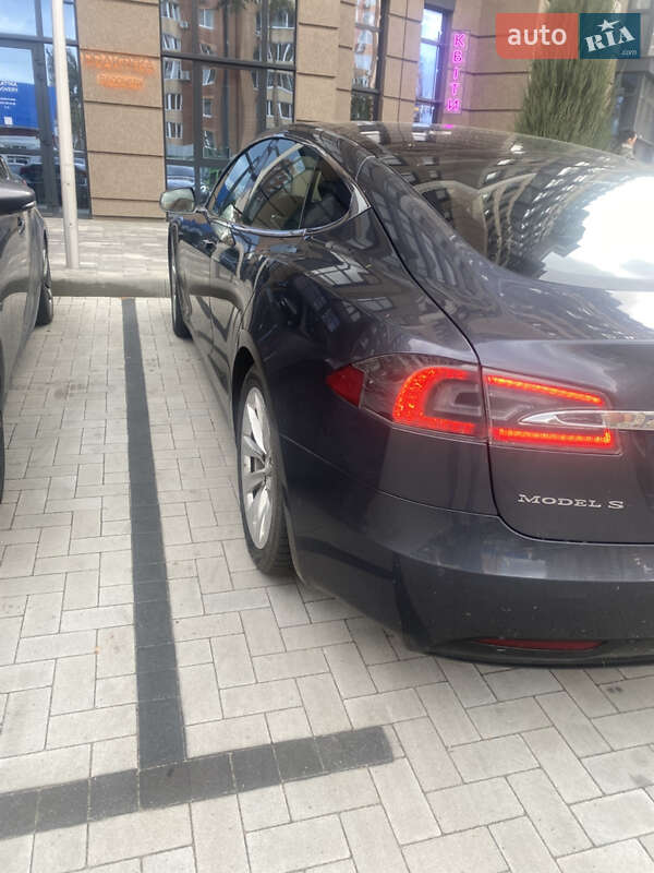 Лифтбек Tesla Model S 2017 в Ирпене