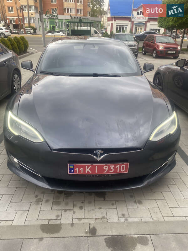 Лифтбек Tesla Model S 2017 в Ирпене