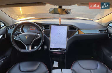 Лифтбек Tesla Model S 2013 в 