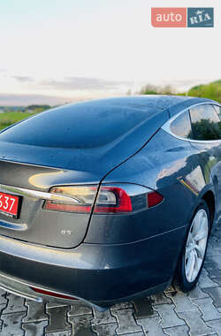 Ліфтбек Tesla Model S 2015 в 