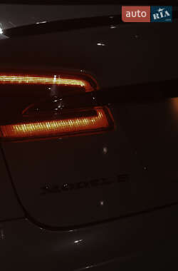 Лифтбек Tesla Model S 2014 в Черновцах