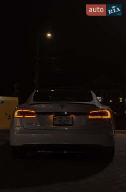 Лифтбек Tesla Model S 2014 в Черновцах