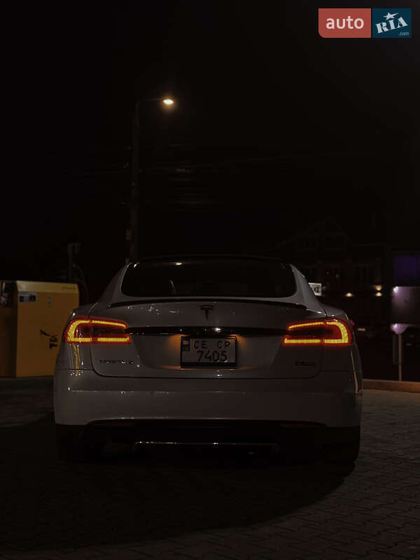 Ліфтбек Tesla Model S 2014 в Чернівцях