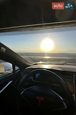 Лифтбек Tesla Model S 2014 в Черновцах