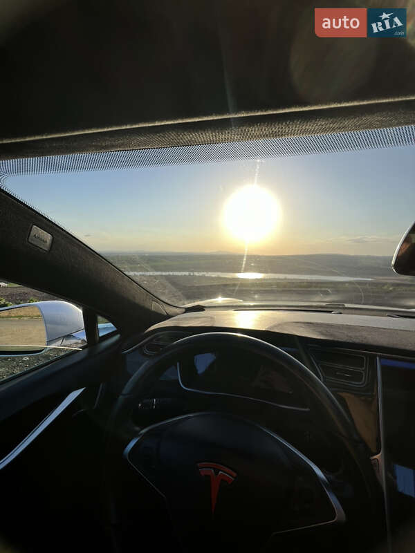 Ліфтбек Tesla Model S 2014 в Чернівцях