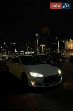Седан Tesla Model S 2014 в Черновцах
