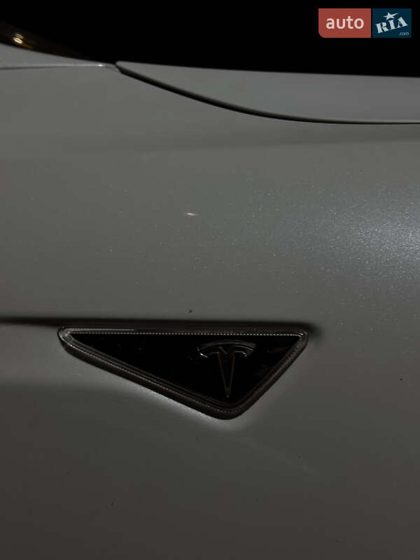 Седан Tesla Model S 2014 в Черновцах