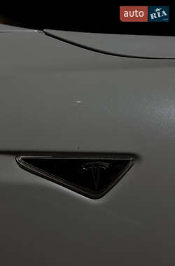 Седан Tesla Model S 2014 в 