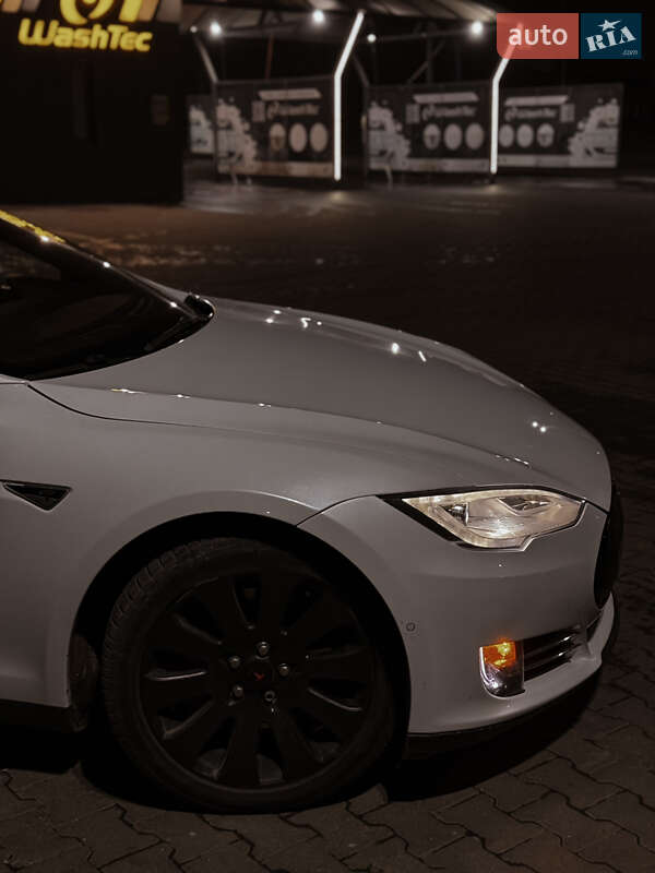 Седан Tesla Model S 2014 в Черновцах