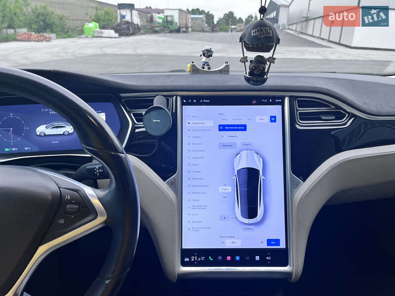 Лифтбек Tesla Model S 2015 в Виннице