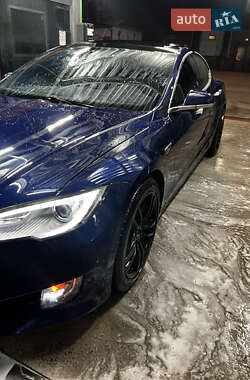 Лифтбек Tesla Model S 2015 в 