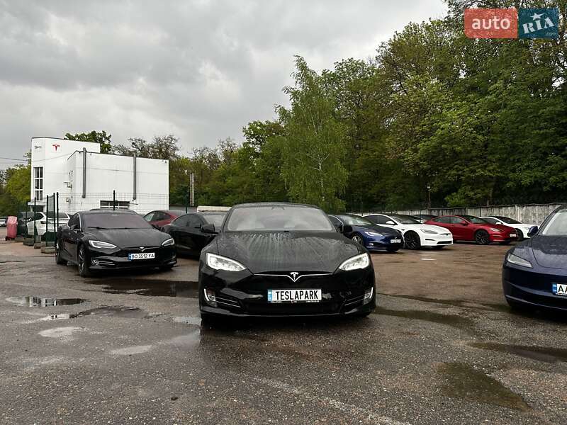 Tesla Model S 2020