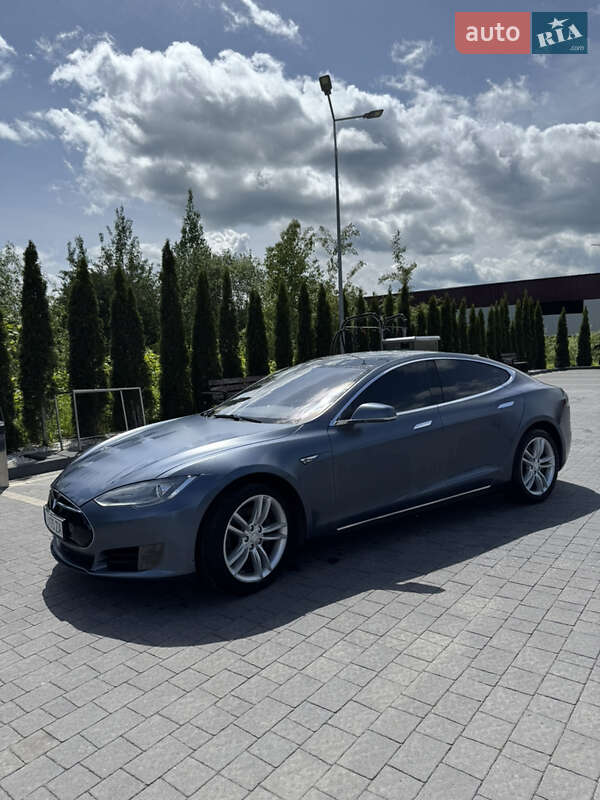 Лифтбек Tesla Model S 2015 в Ивано-Франковске