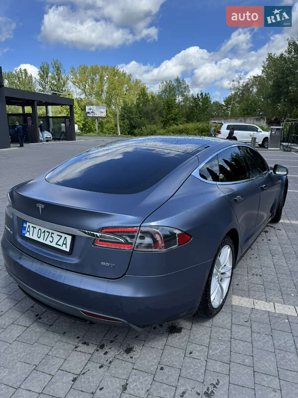Лифтбек Tesla Model S 2015 в Ивано-Франковске