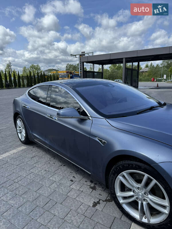 Лифтбек Tesla Model S 2015 в Ивано-Франковске