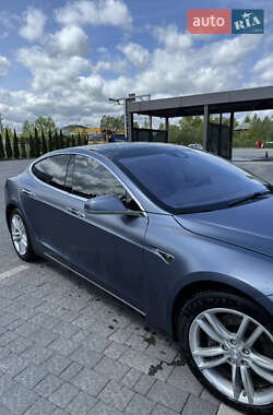 Лифтбек Tesla Model S 2015 в 