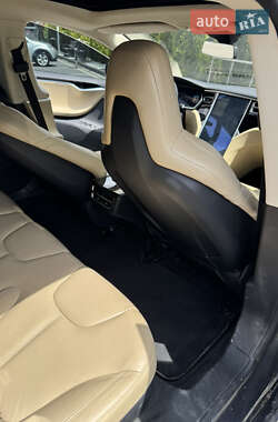 Лифтбек Tesla Model S 2015 в 