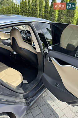 Лифтбек Tesla Model S 2015 в 
