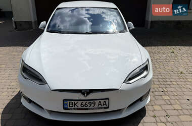Лифтбек Tesla Model S 2016 в 