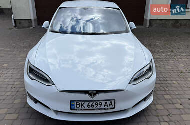 Лифтбек Tesla Model S 2016 в 