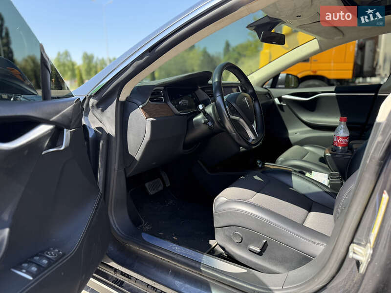 Лифтбек Tesla Model S 2017 в Кременчуге