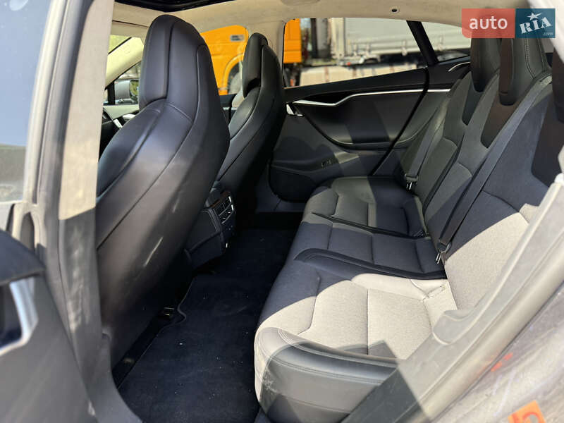 Лифтбек Tesla Model S 2017 в Кременчуге