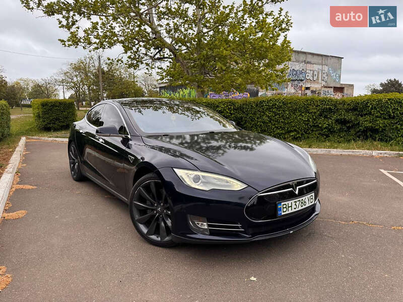 Лифтбек Tesla Model S 2013 в Черноморске