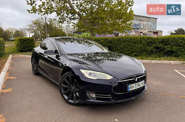 Лифтбек Tesla Model S 2013 в 
