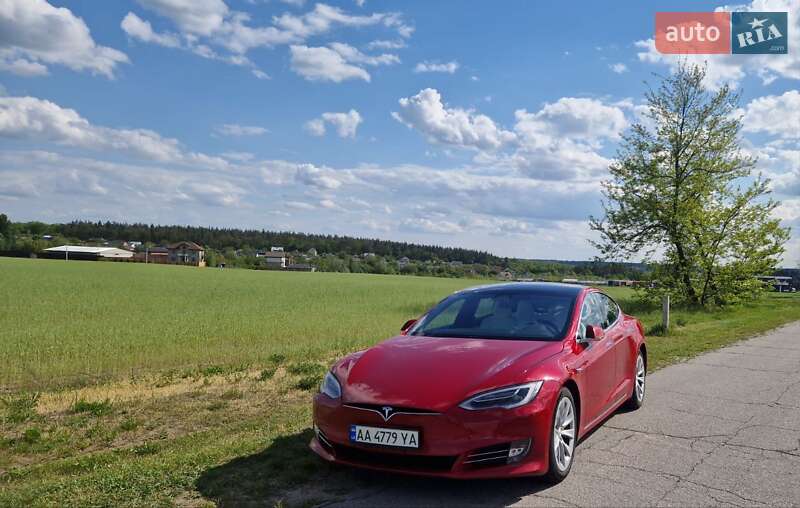 Ліфтбек Tesla Model S 2017 в Києві