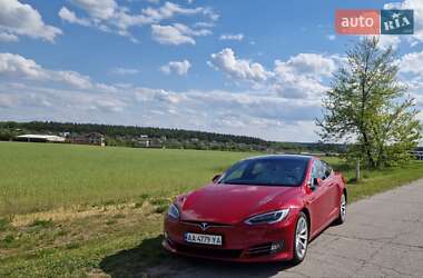 Лифтбек Tesla Model S 2017 в 