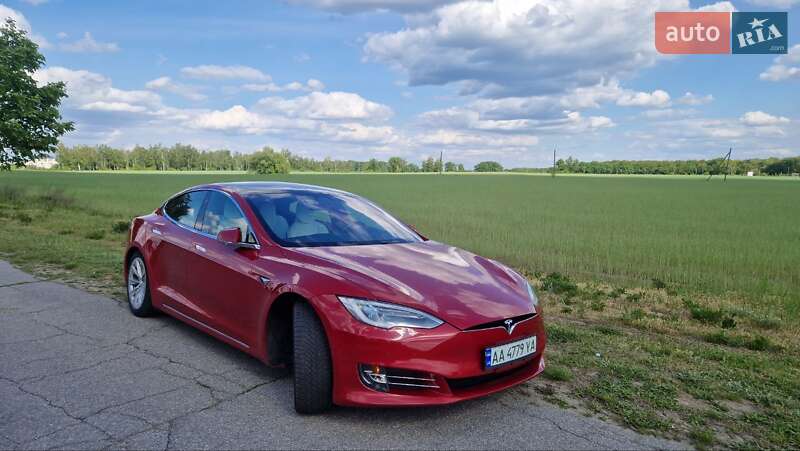 Ліфтбек Tesla Model S 2017 в Києві