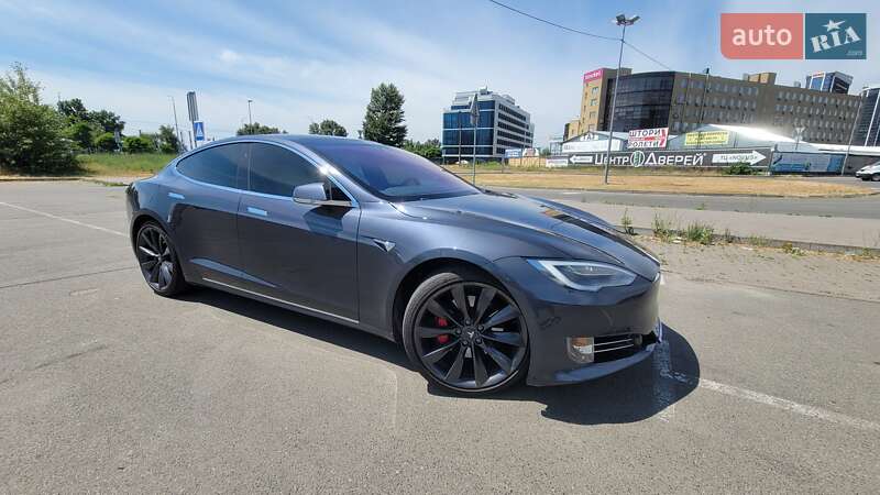 Лифтбек Tesla Model S 2017 в Киеве