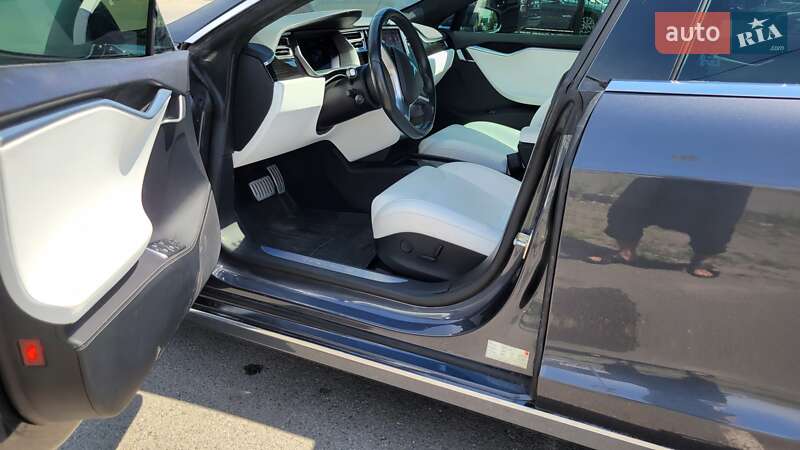 Лифтбек Tesla Model S 2017 в Киеве фото 18 Лифтбек Tesla Model S 2017 в Киеве