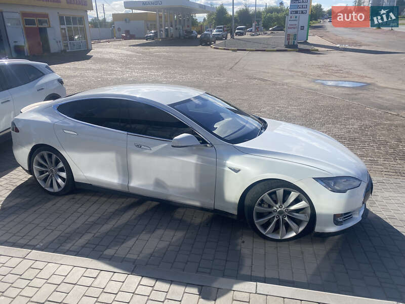 Лифтбек Tesla Model S 2012 в 